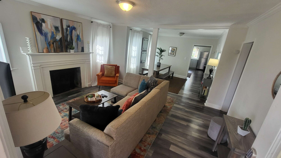 Living area 3, 83rd Street Comfy Cottage, Jefferson