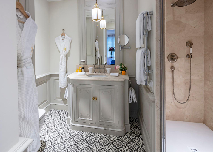 Bathroom 5, Villa Saint-Ange, Bouches-du-Rhône