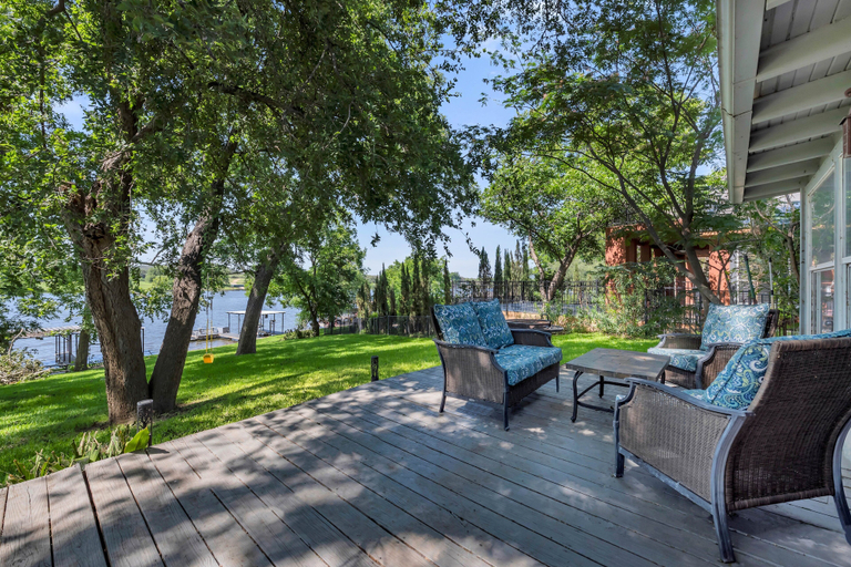 Terrace/patio 3, River Oaks Place, Llano