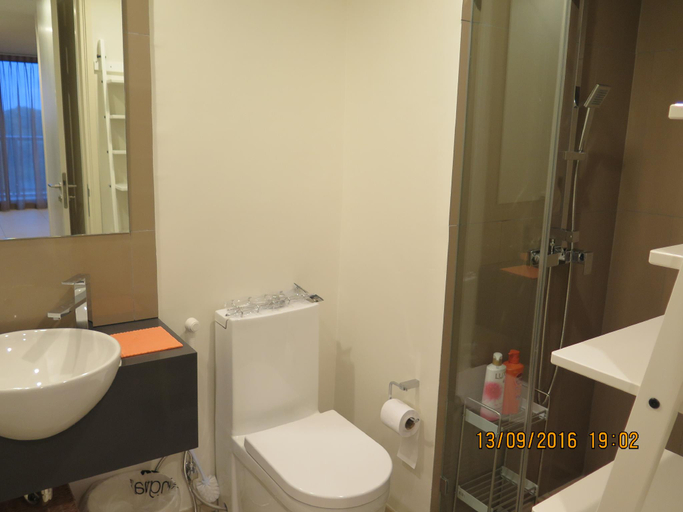 Bathroom 2, Two Bedrooms 31st Floor 100 Pattaya Bay Seaview, Pattaya
