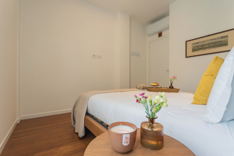 Room 2, Como Volta Square With Terrace by Rent all Como, Como