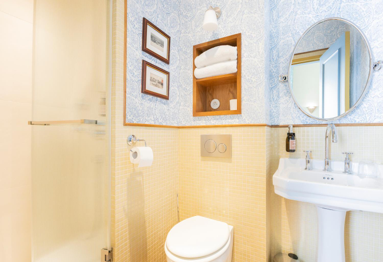 Bathroom 3, Hotel Saint Louis, Bouches-du-Rhône