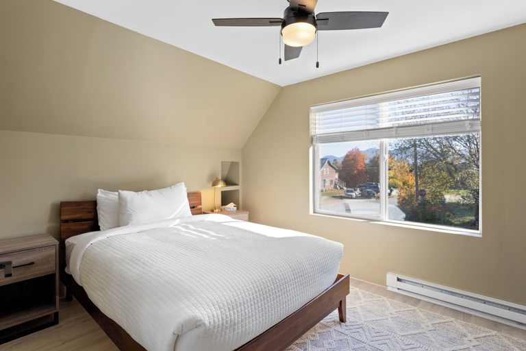 Room 2, Cozy Modern Home, Essex