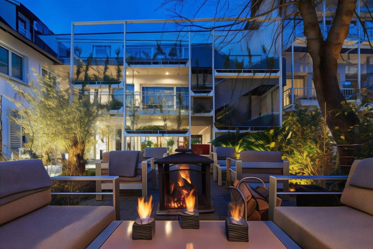 Exterior & Views