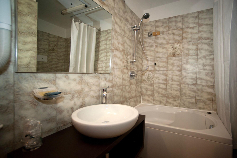 Bathroom 4, Hotel Fontana, Venezia
