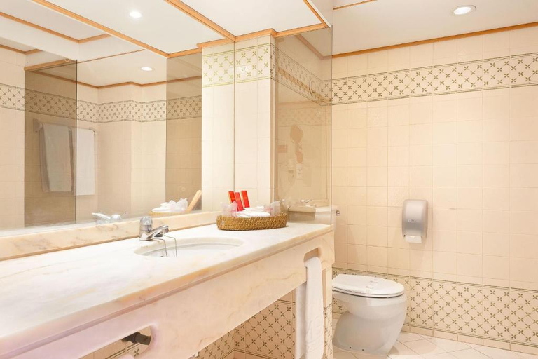 Bathroom 5, Muthu Oura Praia Hotel, Albufeira
