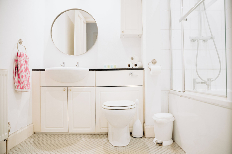 Bathroom 5, Traditional Central 2-Bed Apartment, Edinburgh