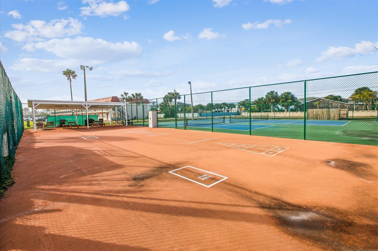 Sport court 5, Beachside 2br/2ba Condo w/ Pool, Balcony & Boat Parking in St. Augustine, Saint Johns