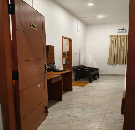 Room 3, La Couronne, Viluppuram