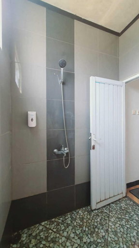 Bathroom 3, Aries Biru Hotel & Villa, Bogor