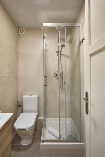 Bathroom 3, BBarcelona Calabria Flat, Barcelona
