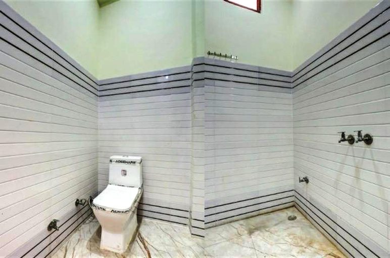 Bathroom, M J Homestay, Agra