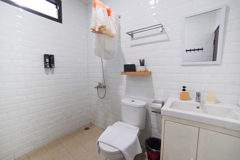 Bathroom 4, Ubu Villa Arcadia - 3BR Near Malioboro, Yogyakarta