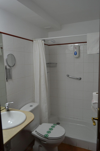Bathroom 5, Hostal Santa Agueda, Zaragoza