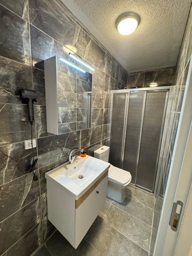 Bathroom 2, Q Line Hotel, Pendik