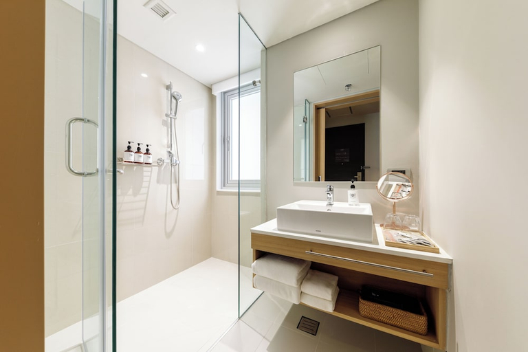 Bathroom 5, Nishitetsu Hotel Croom Bangkok Silom, Bang Rak