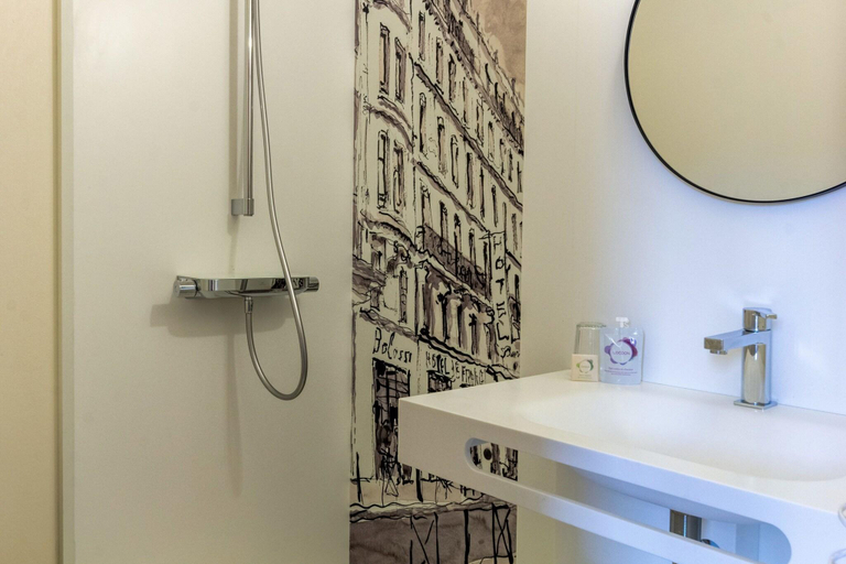 Bathroom 4, Hôtel de France, Haute-Garonne