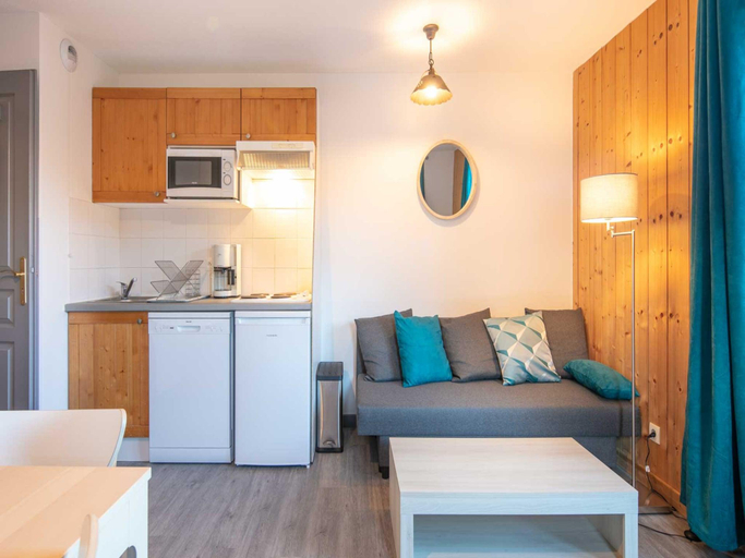 2, Apartment in Saint-Sorlin near Ski Slopes, Savoie