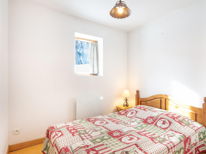 2, Apartment in French Alps with Pool Access, Savoie