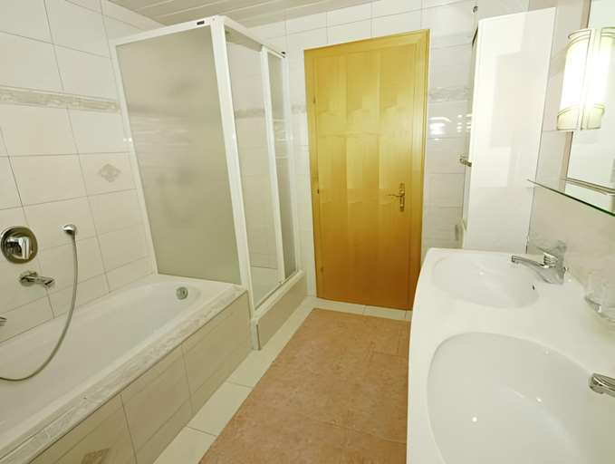 Bathroom 3, Apartment in Strengen near Ski Slopes, Landeck