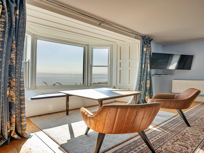 2, Apartment in Beaumaris with Sea Views, Anglesey