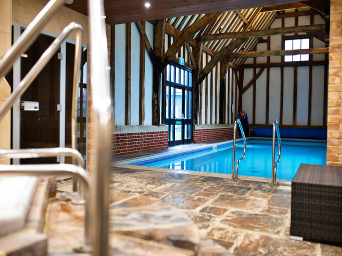 4, Lodge in Caldecott Hall with Private Hot Tub, Norfolk