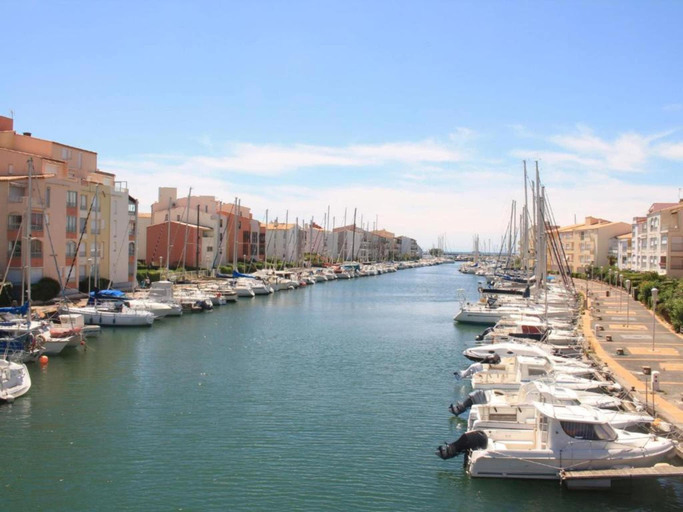 2, Sunny Garden Apartment in Agde, Hérault
