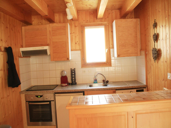 2, Chalet in La Bechigne with Valley Views, Haute-Savoie