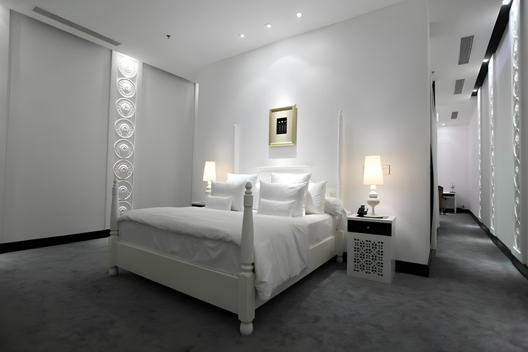 Bedroom 3, Chloe Gallery, District 7