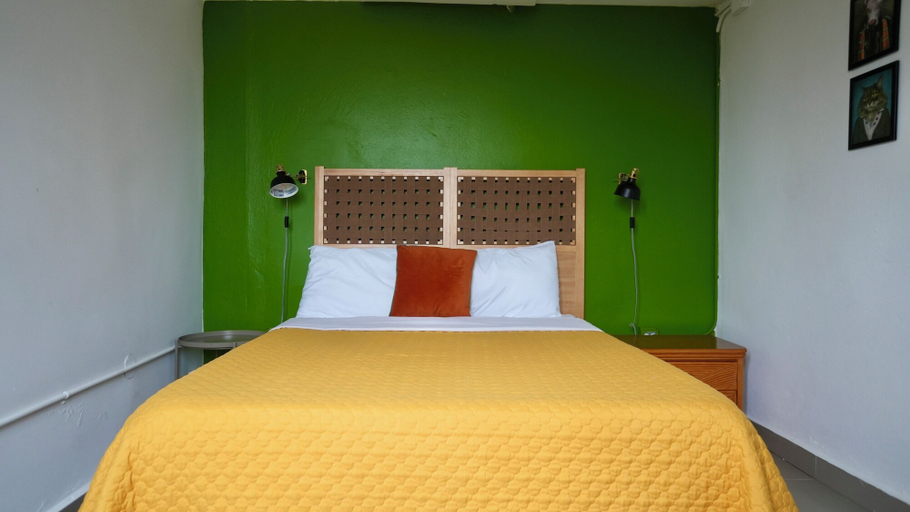 Room 2, 1818 Apartments in Calle Loíza