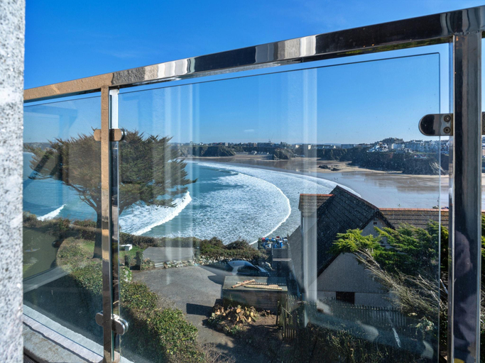 3, Apartment in Cornwall with Towan Beach Views, Cornwall