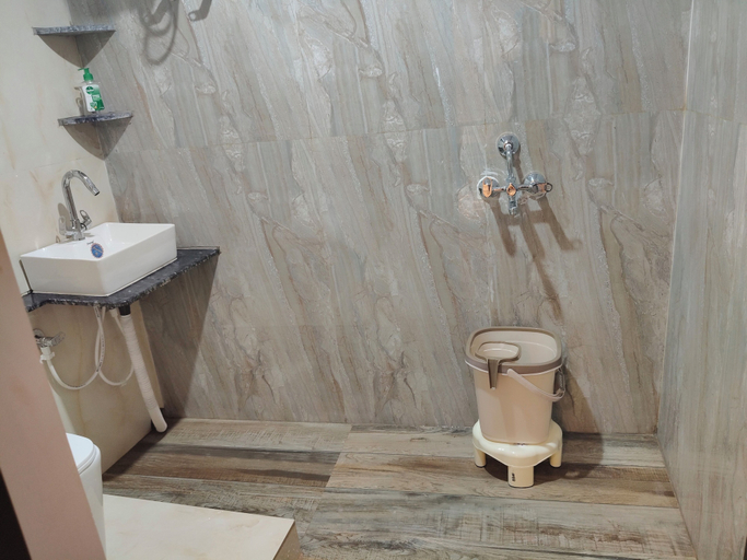 Bathroom 3, EASTERN GATE HOMESTAY, Chhatarpur