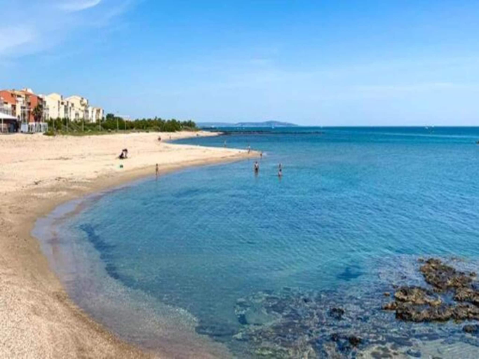 3, Sunny Waterfront Apartment, Hérault