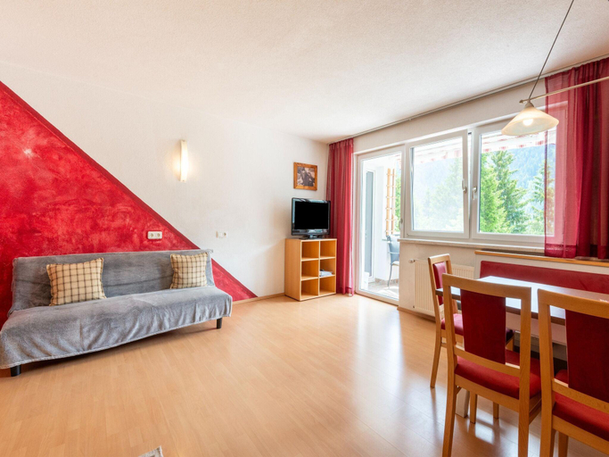 Others 4, Apartment in Strengen near Ski Slopes, Landeck