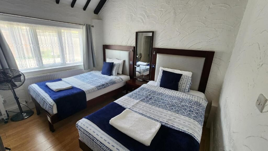 Room 5, Gatwick Castle B&B, Surrey