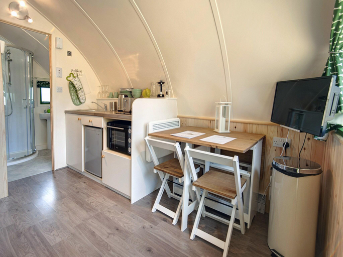 4, Cabin by the Lake near Historic Bristol Lodge, Northumberland