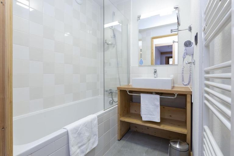Bathroom 5, Residence Prestige Odalys Les Fermes de Chatel, Haute-Savoie