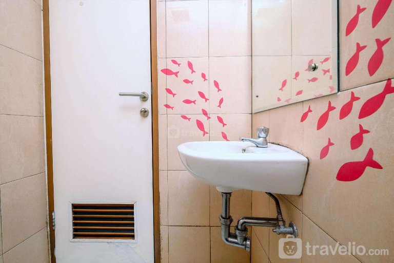 Bathroom 3, Homey 1BR at Atlanta Residences Apt By Travelio, Depok