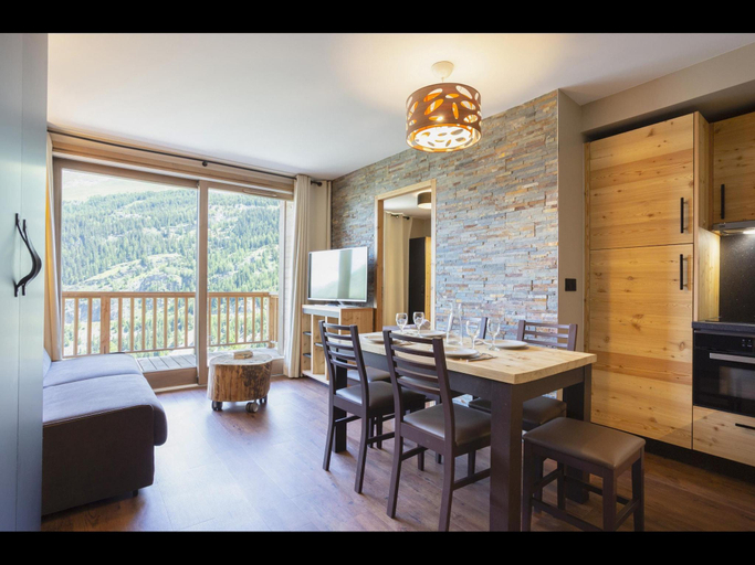 5, Apartment in Tignes With Slope Access & Spa, Savoie