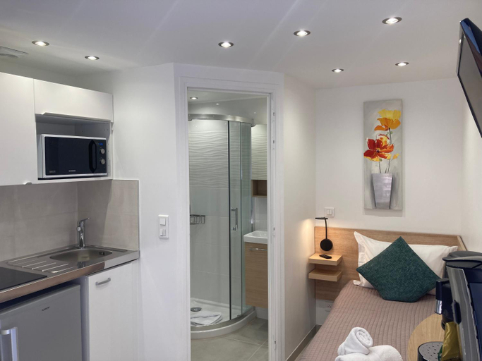 Others 5, Hotel de l Horloge, Paris
