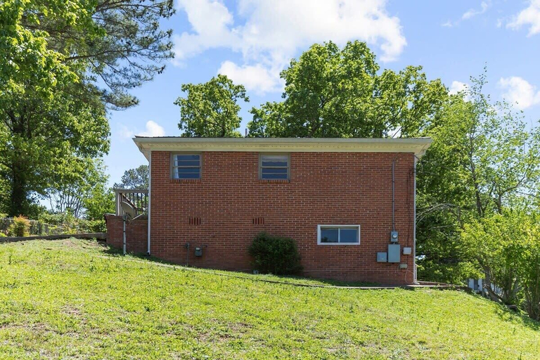 Exterior 2, Broadmoor Bungalow - Unit A, Jefferson