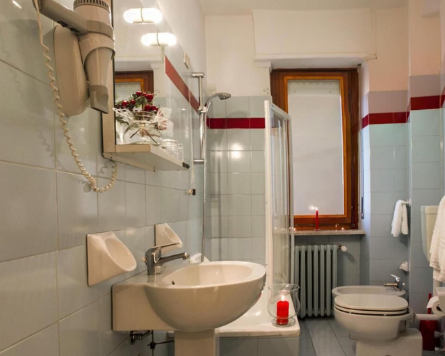 Bathroom 5, HOTEL DOMUS, Alessandria