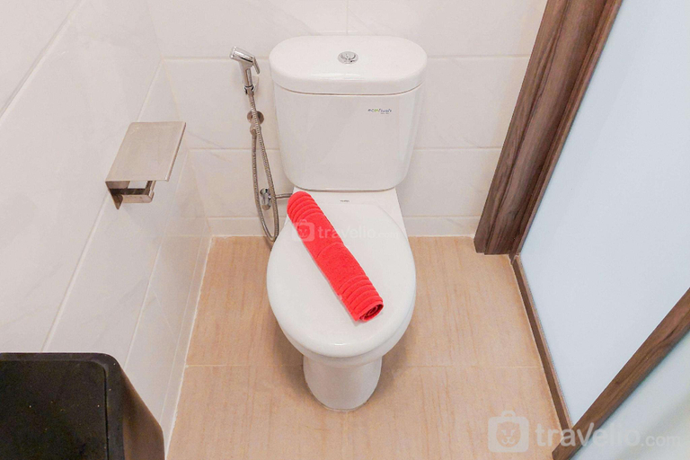 Bathroom 3, Cozy & Minimalist Studio Sky House BSD By Travelio, Tangerang Selatan