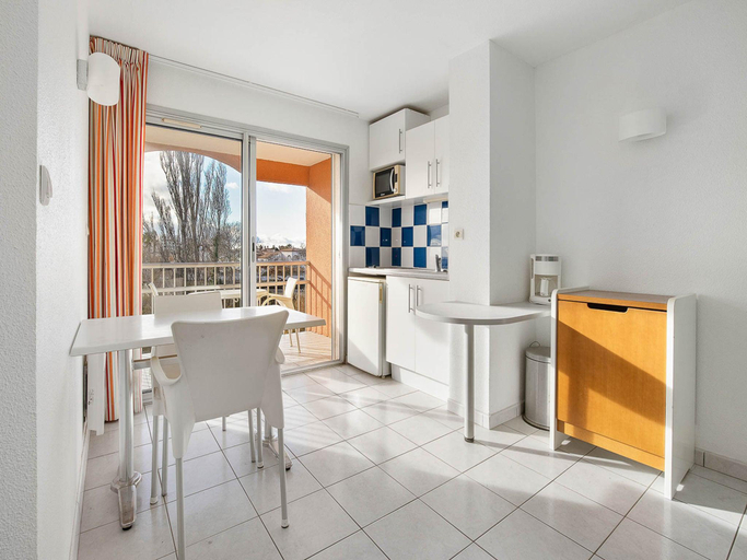 2, Sunny Waterfront Apartment, Hérault