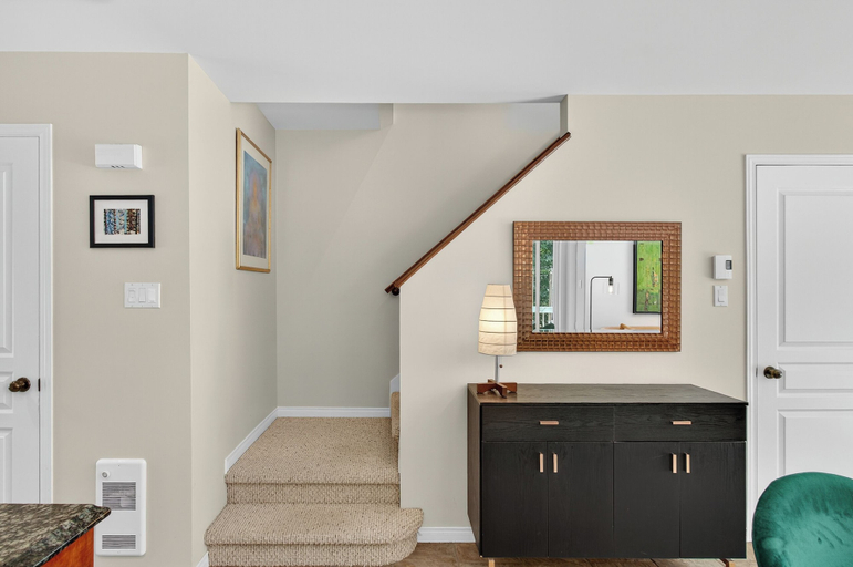 Living area 2, 1704 Chemin du Golf, Les Laurentides