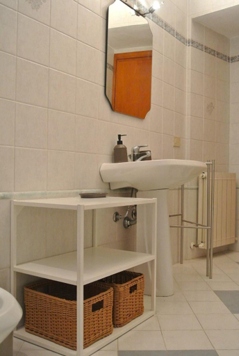 Bathroom 2, Albergo Diffuso Volterra, Pisa