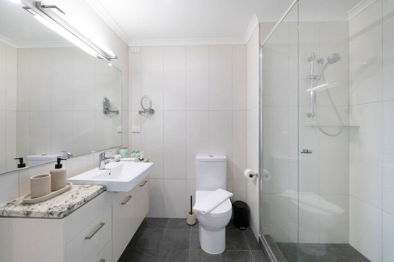 Room 4, Zen Coastline Pool - Balcony Dining - Seaview, Larrakeyah