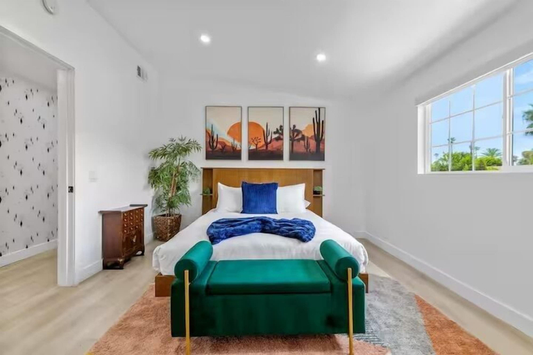 Room 3, Paseo Roseta, Riverside