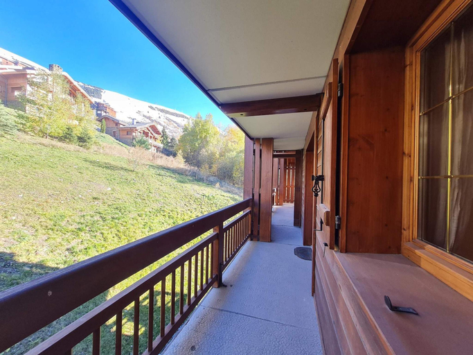 2, Spacious Apartment with Balcony, Isère