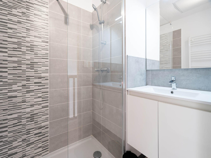 Bathroom, Coastal Comfort in Valras-Plage, Hérault